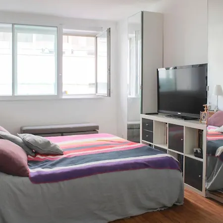 Spacious Cocoon 2 Steps From The Eiffel Tower 아파트 *