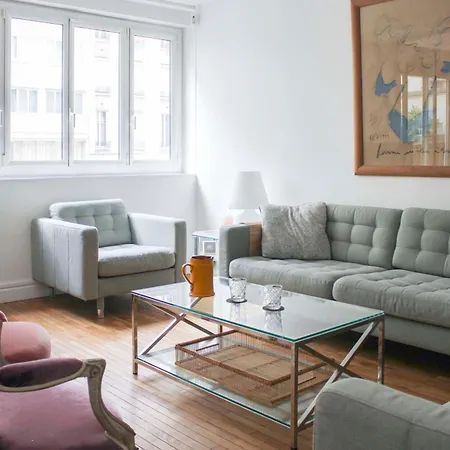 Spacious Cocoon 2 Steps From The Eiffel Tower *